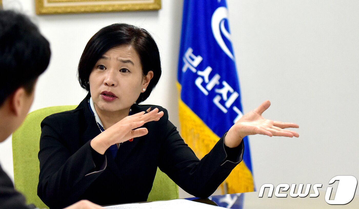 본문 이미지 - 서은숙 부산진구청장이 27일 뉴스1과의 인터뷰에서 지역 주요 현안에 대한 계획을 설명하고 있다. 2018.10.27/뉴스1  ⓒ News1