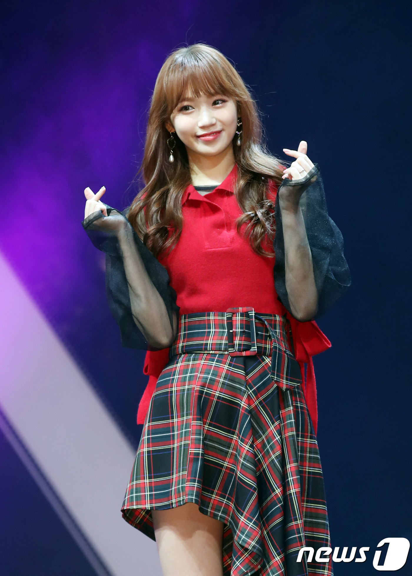 (서울=뉴스1) 권현진 기자 = 걸그룹 아이즈원(IZ*ONE) 김채원이 29일 오후 서울 올림픽공원에서 열린 첫 번째 미니앨범 ‘컬러라이즈(COLOR*IZ)’ 쇼케이스 기자간담회에 …