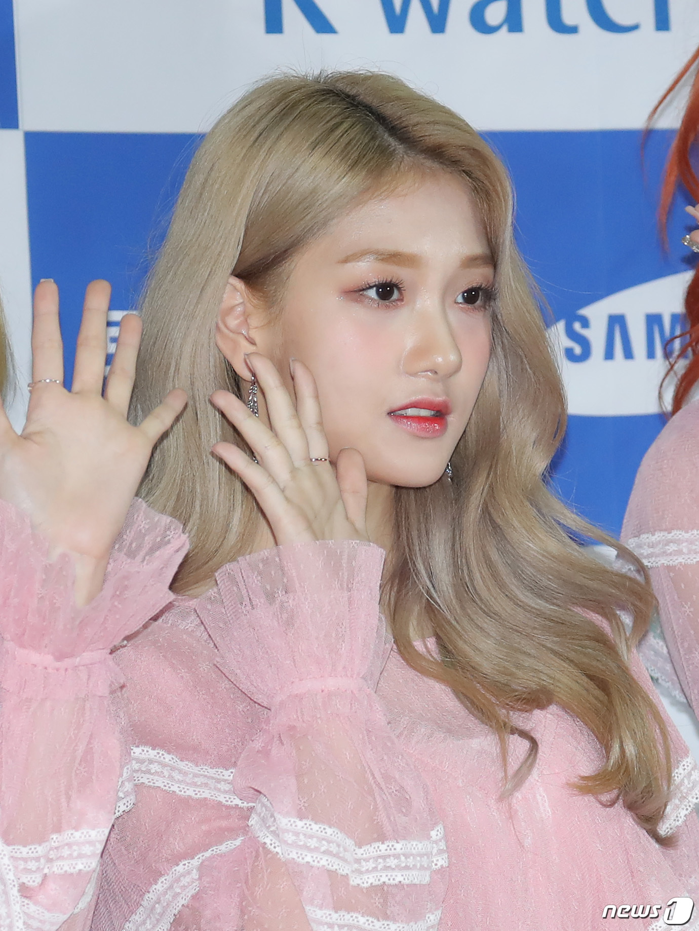 (부산=뉴스1) 권현진 기자 = 프로미스나인 이서연이 3일 오후 부산 아시아드 주경기장에서 열린 ‘2018 아시아송페스티벌’(아송페)에 참석해 포즈를 취하고 있다. 2018.10. …