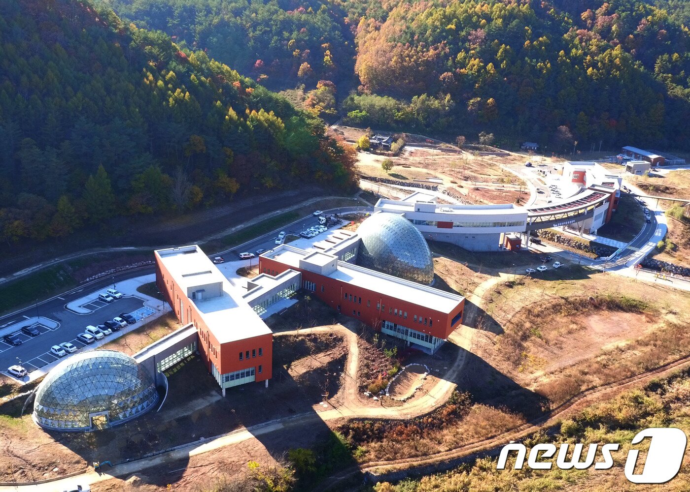 본문 이미지 - 31일 경북 영양군 영양읍 대천리 일대에서 멸종위기종복원센터 개원식이 열렸다. (영양군 제공) 2018.10.31/뉴스1 ⓒ News1 피재윤 기자