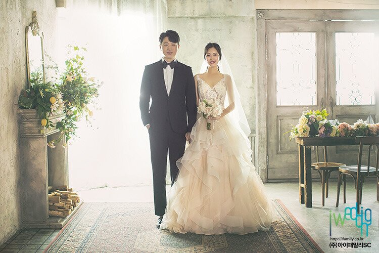 본문 이미지 - 라망스튜디오 ⓒ News1 방송인 유상무 김연지 웨딩화보/아이웨딩 제공