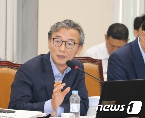 전재수 더불어민주당 의원(부산 북강서갑) 2018.10.4/뉴스1 © News1