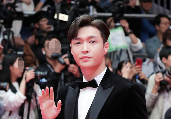 레이, 엑소 한국 팬미팅 당일 불참 공지 후 중국 行…이유 두고 추측 난무