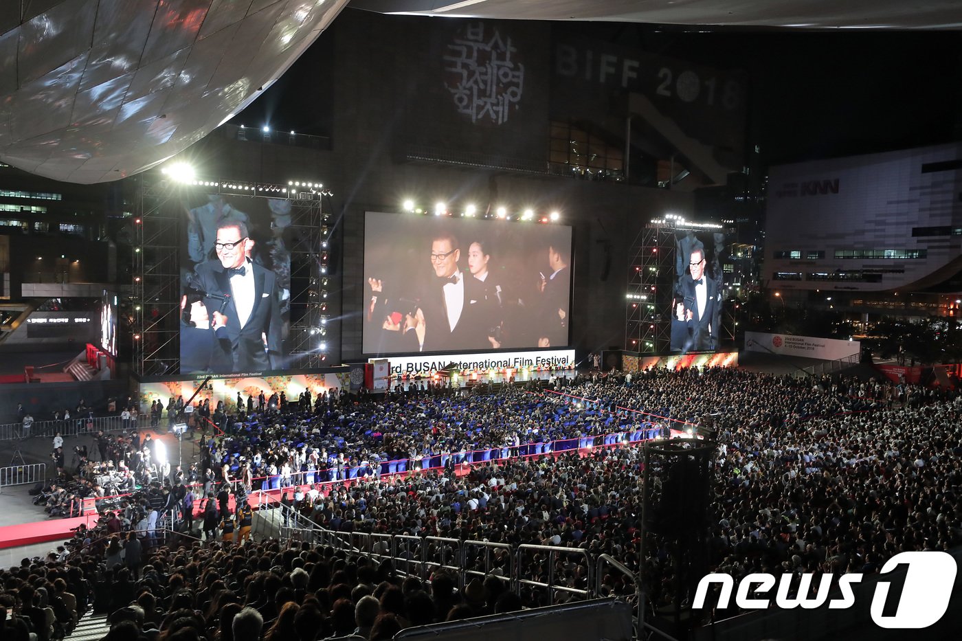 4일 오후 부산 해운대구 영화의전당에서 &#39;제23회 부산국제영화제 개막식이 열리고 있다. 부산국제영화제는 4일부터 13일까지 열흘간 열린다.2018.10.4/뉴스1 ⓒ News1 권현진 기자