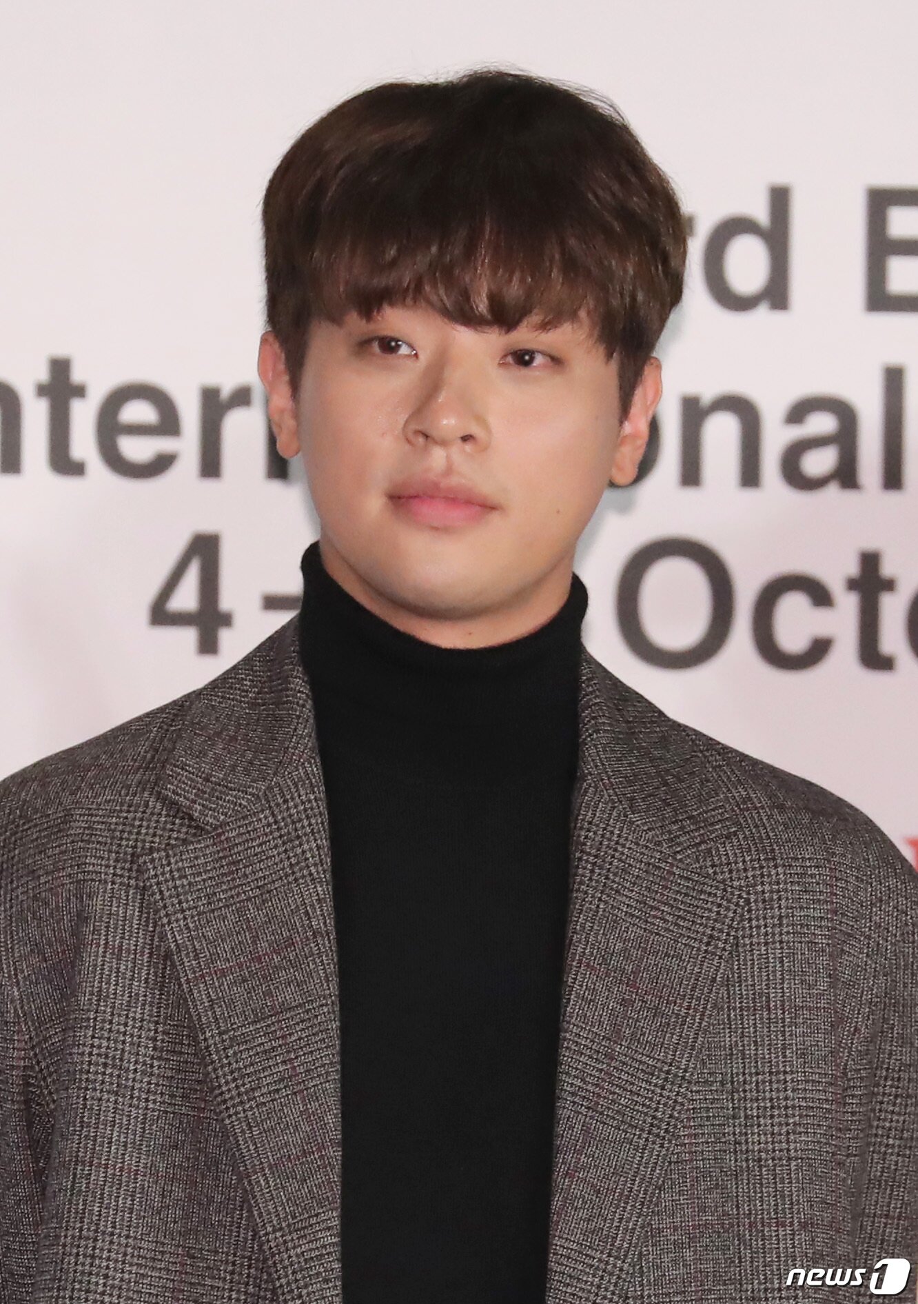 본문 이미지 - 배우 박정민이 6일 오후 부산 영화의전당 시네마운틴에서 열린 ‘변산' 무대인사에 참석해 매력을 발산하고 있다. 2018.10.6/뉴스1 ⓒ News1 권현진 기자