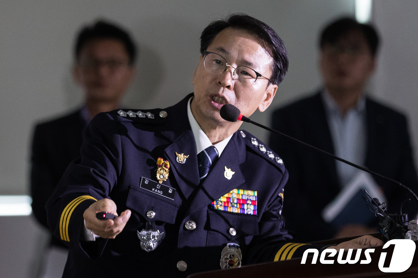 (고양=뉴스1) 유승관 기자 = 강신걸 경기 고양경찰서장이 9일 경기 고양경찰서에서 열린 고양저유소 화재 사건 중간수사결과를 브리핑하고 있다.경기 고양경찰서는 이날 브리핑에서 스리 …