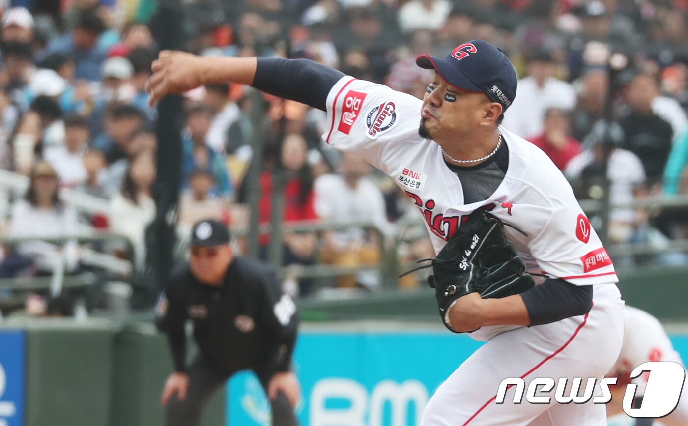 본문 이미지 - 롯데 자이언츠 베테랑 송승준. /뉴스1 ⓒ News1 여주연 기자