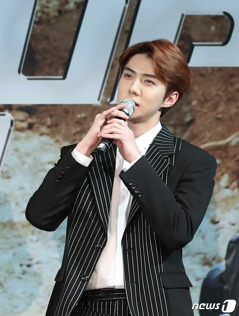 (서울=뉴스1) 권현진 기자 = 그룹 엑소(EXO) 세훈이 1일 오후 서울 강남구 삼성동 코엑스 아티움에서 열린 정규 5집 ‘돈트 메스업 마이 템포(DON’T MESS UP MY …