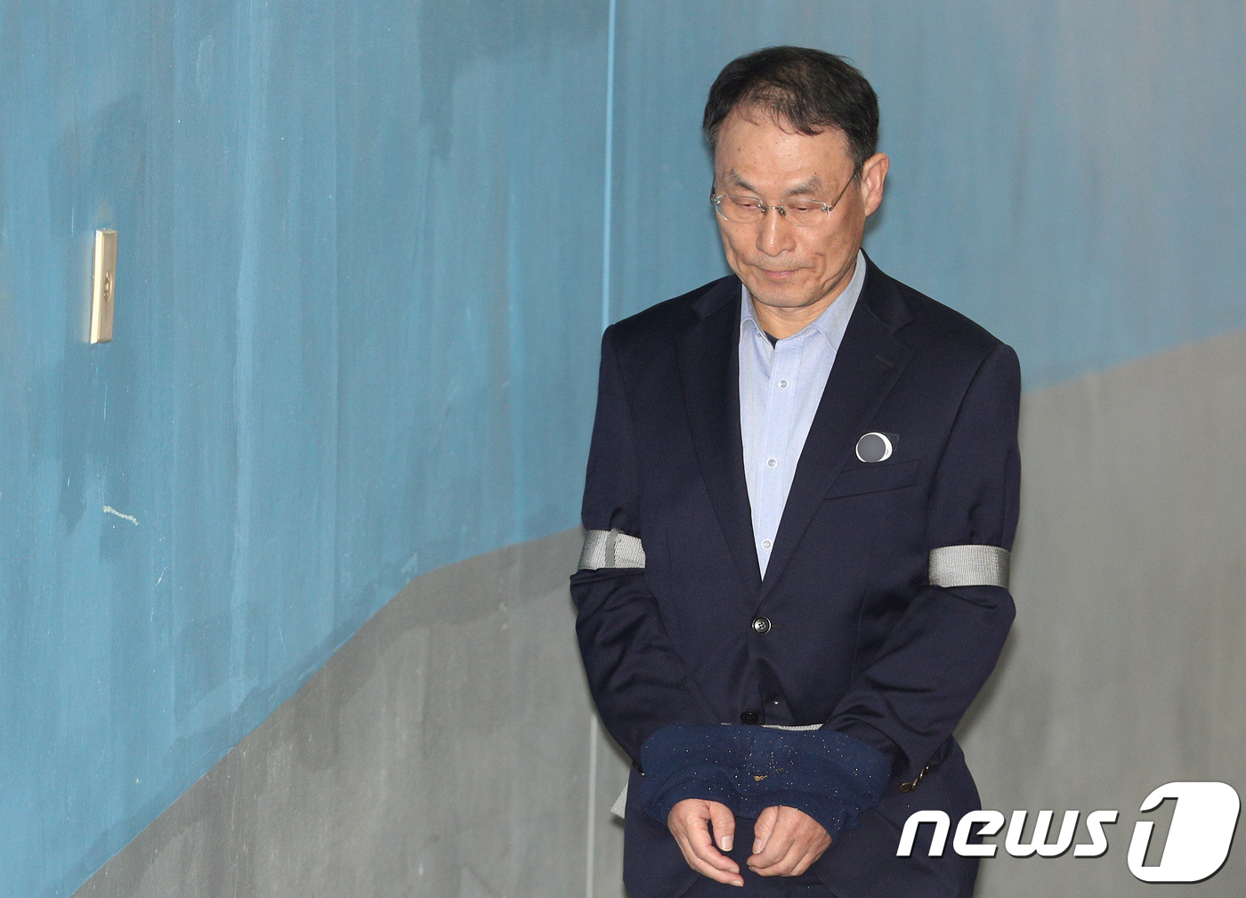 (서울=뉴스1) 신웅수 기자 = 이헌수 전 국가정보원 기획조정실장이 12일 오후 서울 서초구 서울고등법원에서 열린 특정범죄가중처벌 등에 관한 법률 위반 항소심 2차 공판에 출석하고 …