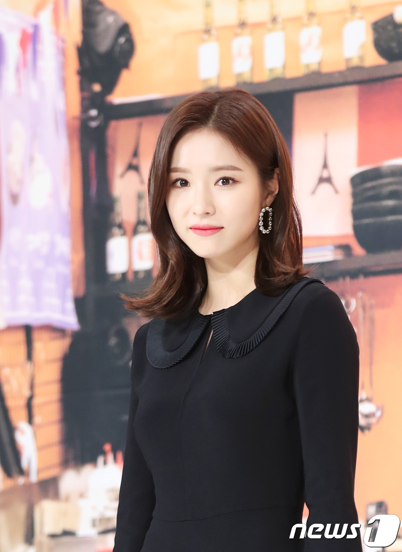 (서울=뉴스1) 권현진 기자 = 배우 신세경이 19일 오후 서울 영등포 타임스퀘어에서 열린 올리브 ‘국경없는 포차’ 제작발표회에 참석해 포즈를 취하고 있다.‘국경없는 포차’는 한국 …