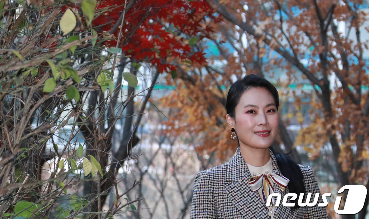 본문 이미지 - 배우 김재화가 서울 종로구 뉴스1 사옥 인근에서 인터뷰 전 포즈를 취하고 있다. /뉴스1 ⓒ News1 이동원 기자