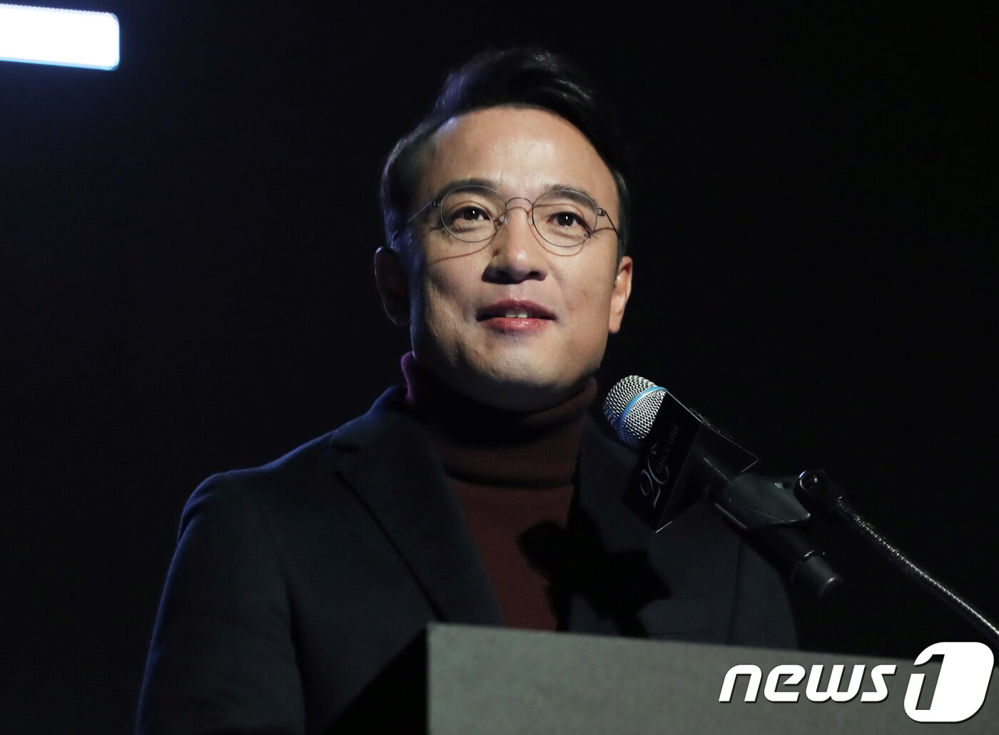 본문 이미지 - 김택진 엔씨(NC)소프트 대표가 리니지 서비스 20주년을 기념해 '리니지: 리마스터'를 발표하는 모습 ⓒ News1 황기선 기자
