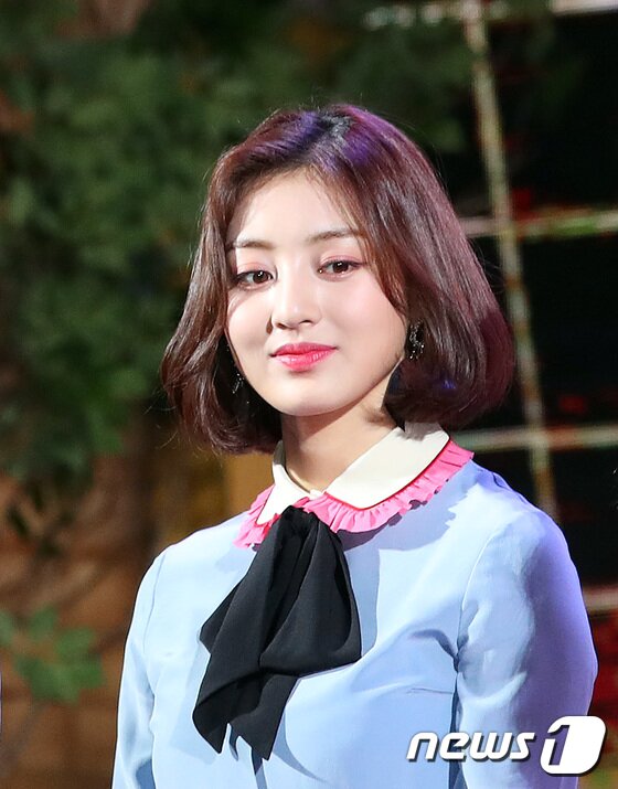 트와이스 지효·JYP, 母에 500만원 요구 '사칭 피싱'에 경고 "법적 대응
.