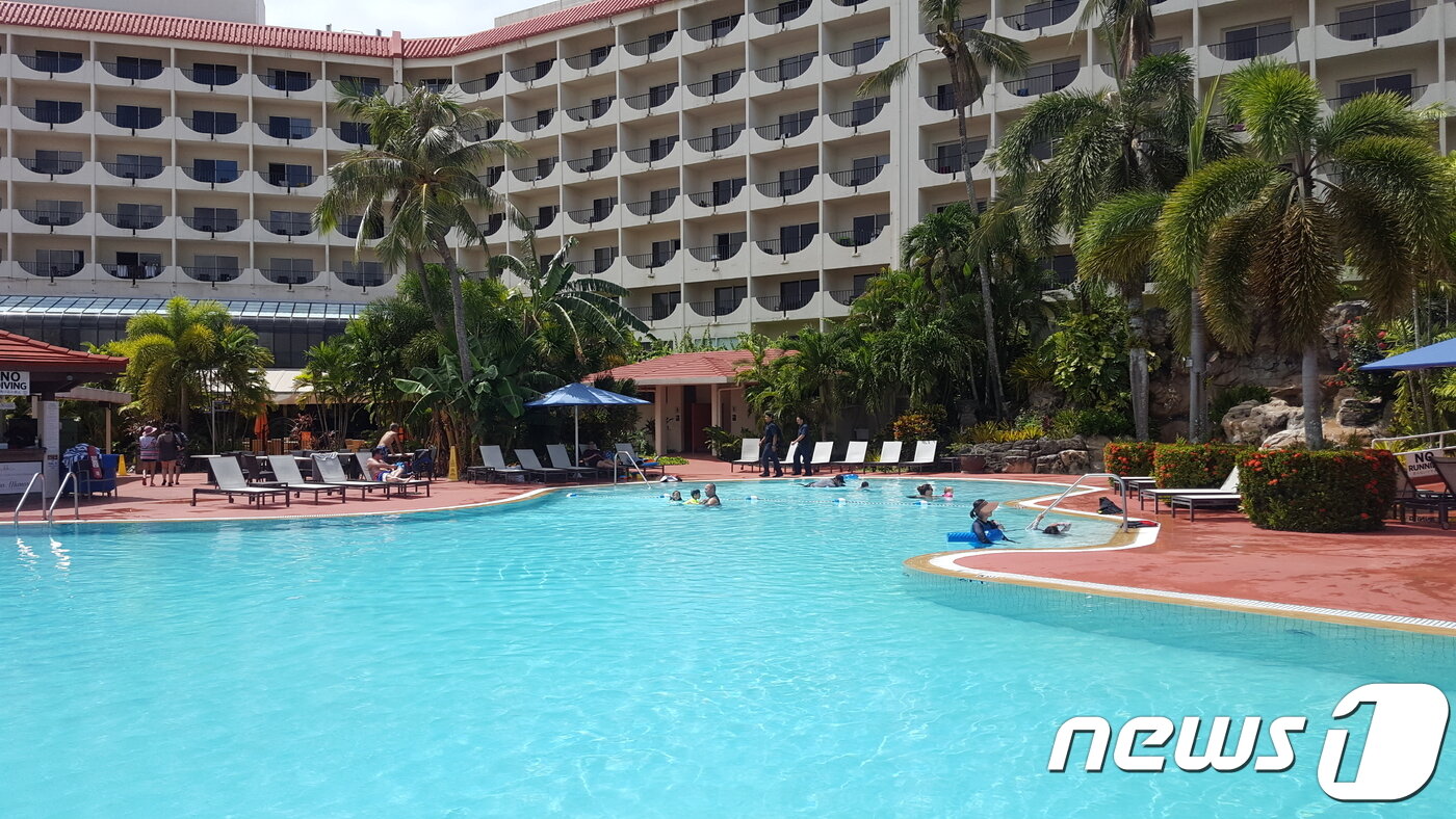 본문 이미지 - 호텔 수영장 ⓒ News1 문창석 기자