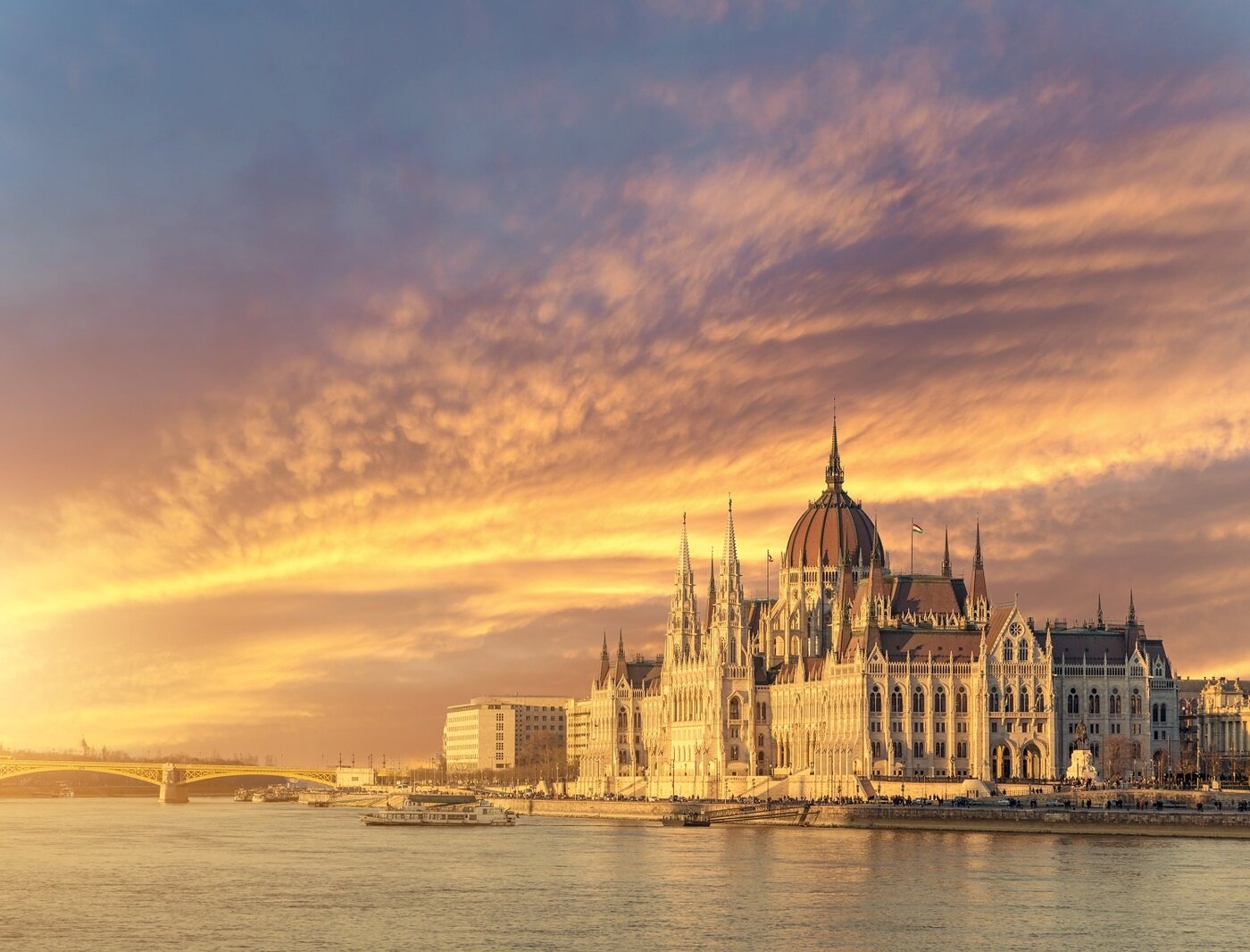 본문 이미지 - 황금빛 야경이 아름다운 부다페스트