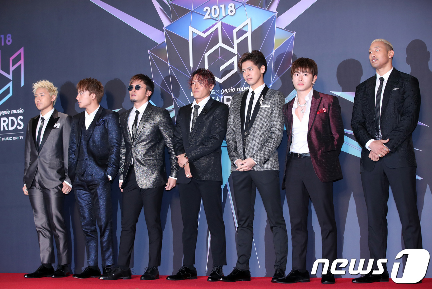 (인천=뉴스1) 권현진 기자 = 일본 그룹 제너레이션즈가 6일 오후 인천 남동 체육관에서 열린 ‘2018 MGA(MBC플러스 X 지니뮤직 어워드)’ 레드카펫 행사에 참석해 포즈를 …