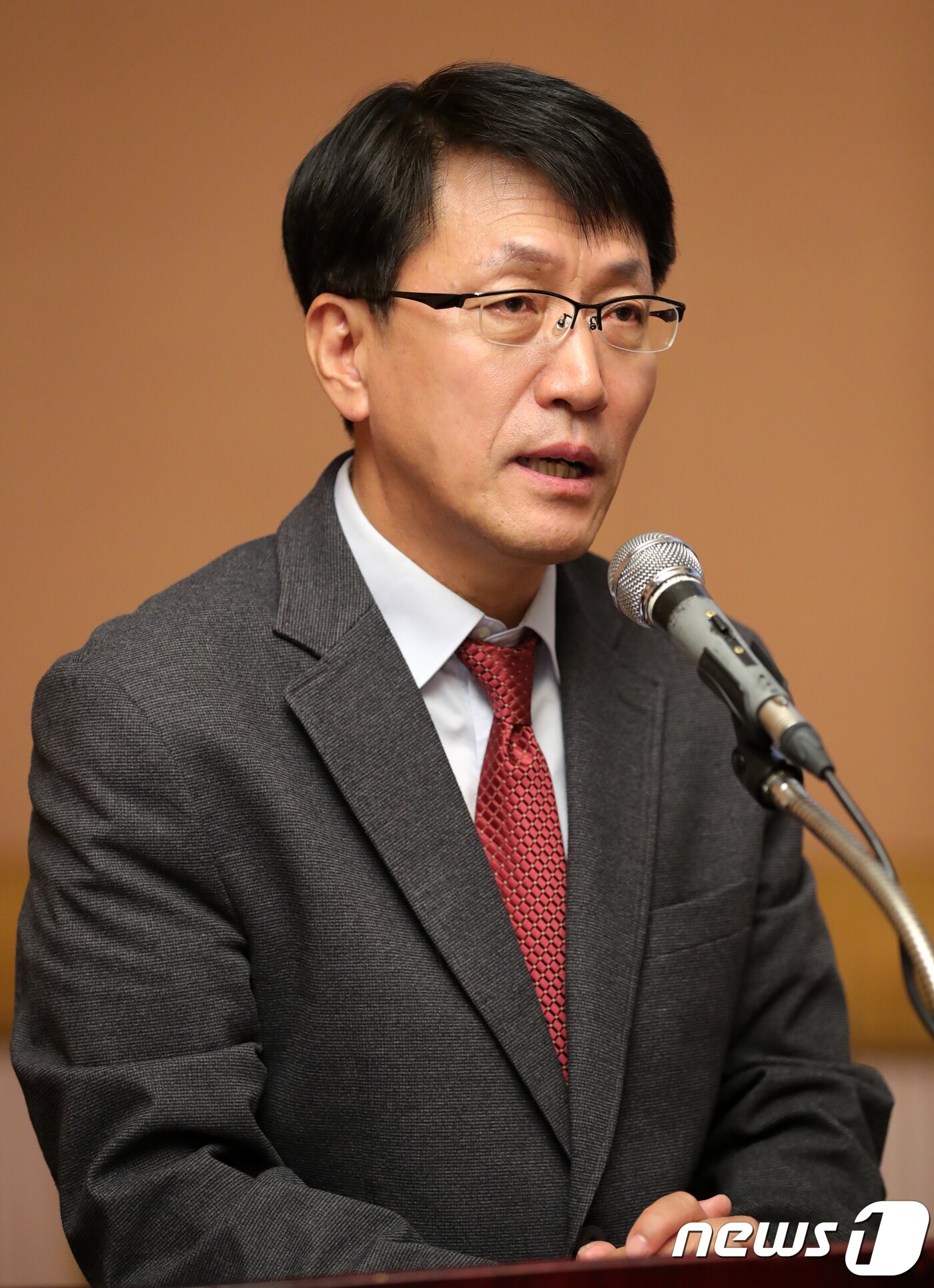 본문 이미지 - 나석훈 전라북도 경제산업국장이 8일 전북 전주시 호텔 르윈 백제홀에서 열린 제6회 뉴스1 지역창조포럼에 참석해 주제발표를 하고 있다.2018.11.8/뉴스1 ⓒ News1 문요한 기자