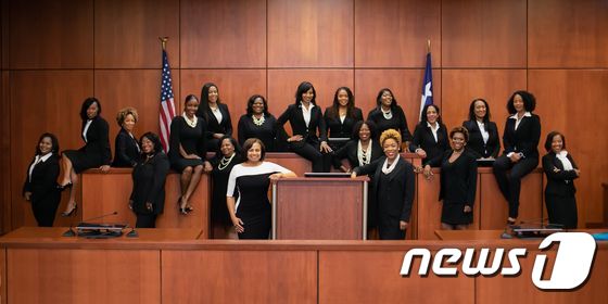 미국 텍사스주 휴스턴 해리스 카운티에서 당선된 아프리카계 여성 판사 19명 <출처=코스모폴리탄 캡처> © News1