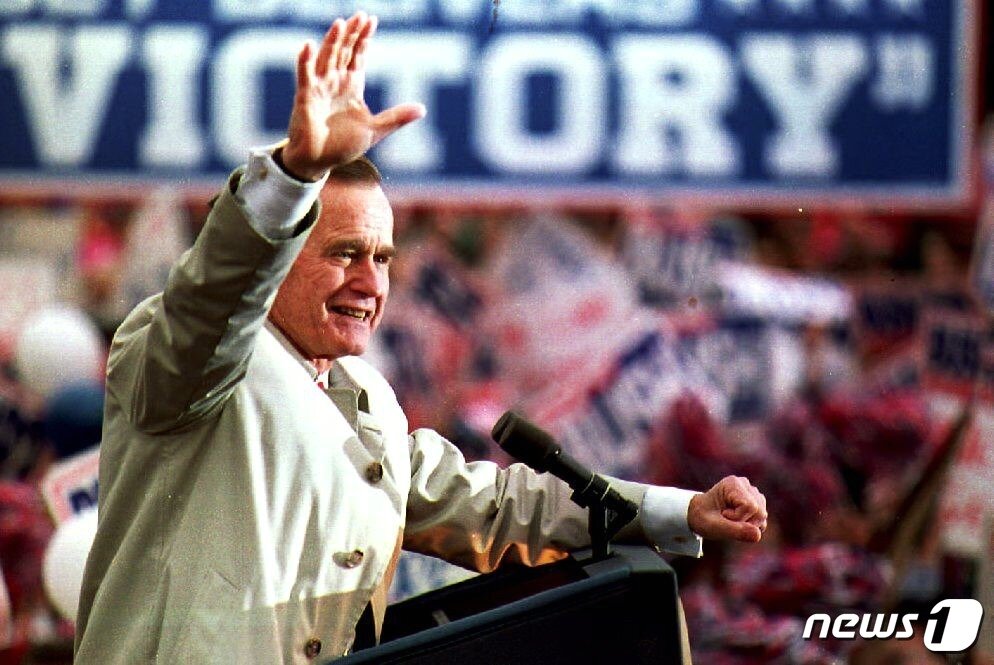 본문 이미지 - 조지 H.W. 부시 전 대통령. (자료사진) ⓒ AFP=뉴스1