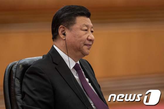 [사진] 獨 대통령 발언듣는 시진핑