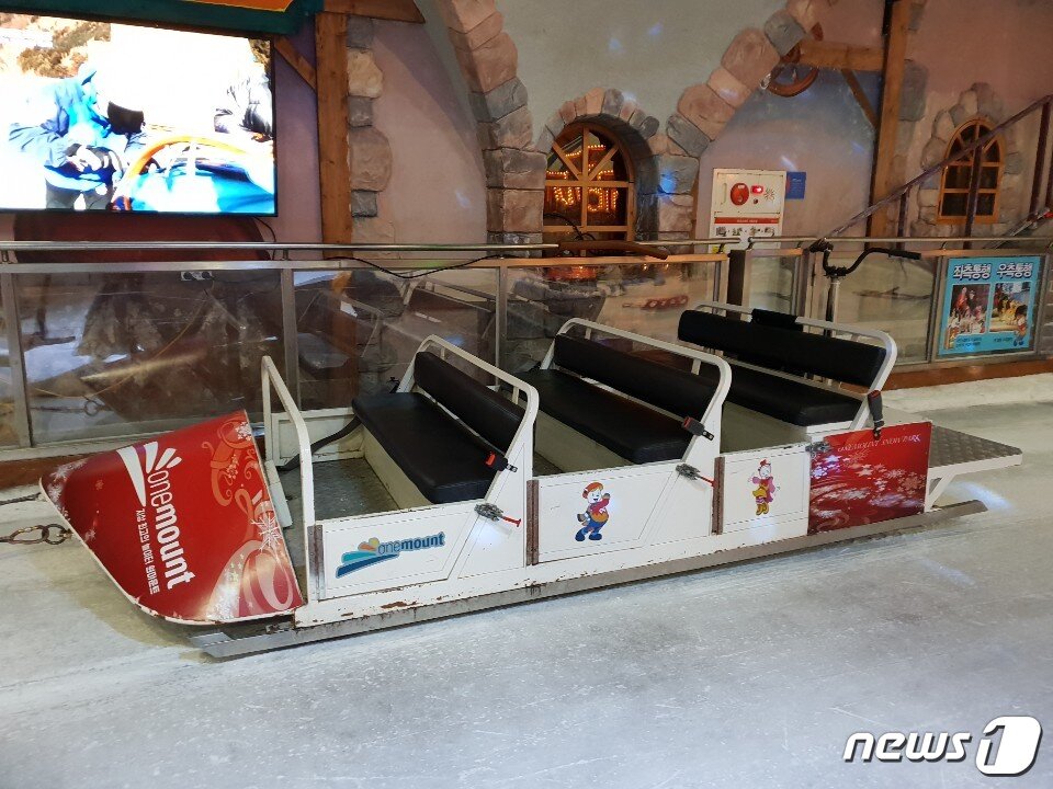 본문 이미지 - 개썰매에 사용되는 썰매. 브레이크와 모터가 달려 있다.ⓒ News1 김연수 기자