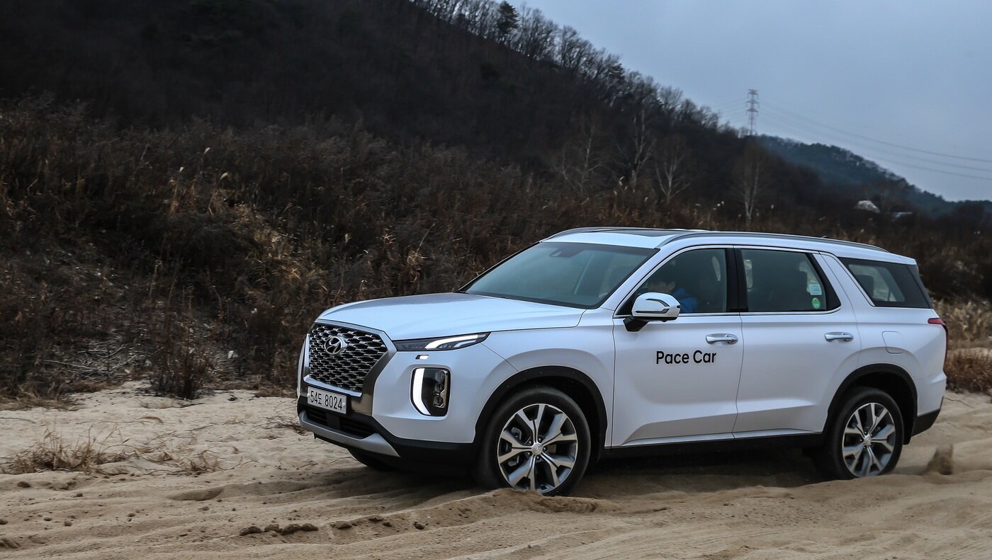 본문 이미지 - 팰리세이드에는 국산 SUV 최초로 험로주행모드가 적용돼 자갈밭, 모래밭 등에서도 안전하게 주행할 수 있다. (현대차 제공)ⓒ News1