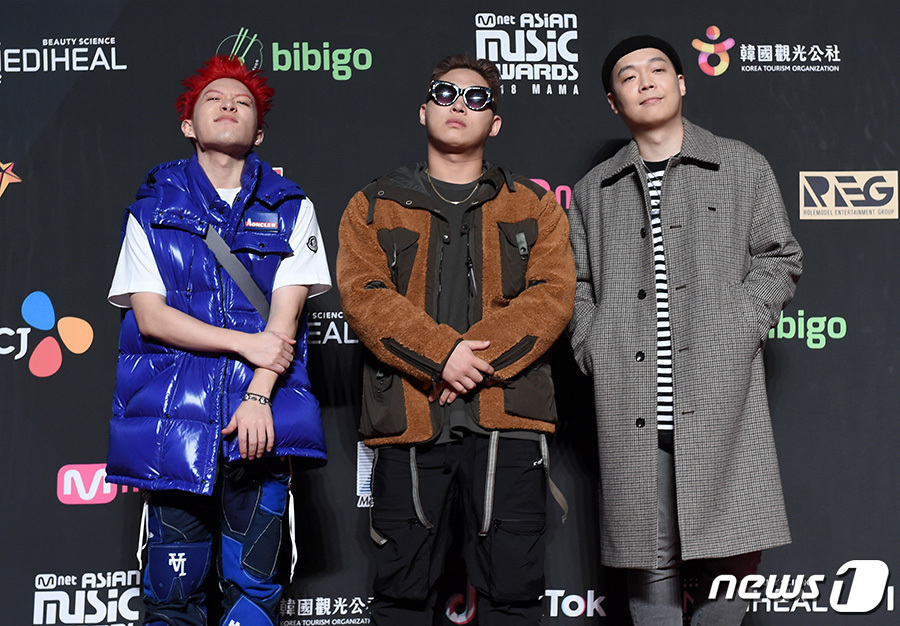 (홍콩=뉴스1) = 래퍼 팔로알토(왼쪽부터), 스윙스, 나플라가 14일 오후 홍콩 아시아 월드 엑스포 아레나에서 열린 '2018 MAMA PREMIERE in HONG KONG(2 …