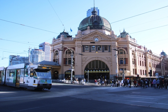 멜버른을 상징하는 플린더스 역과 2세대 트램(노면전차)© News1 윤슬빈 기자