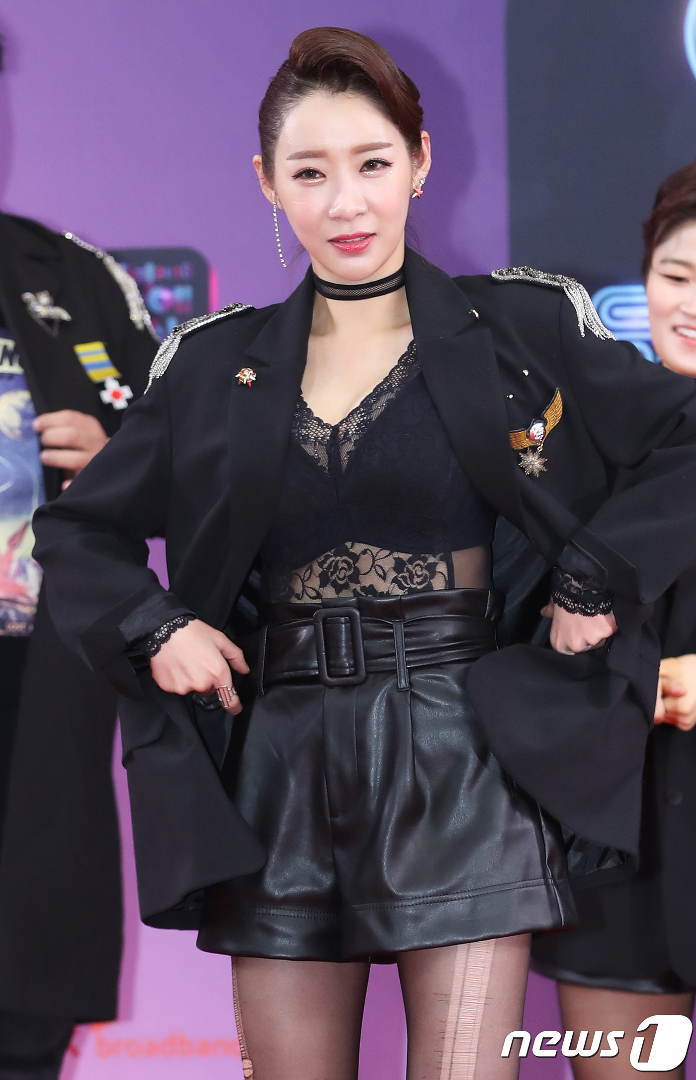 (서울=뉴스1) 권현진 기자 = 개그우먼 안소미가 22일 서울 영등포구 여의도동 KBS 본관 시청자광장에서 열린 '2018 KBS 연예대상' 레드카펫 행사에 참석해 포즈를 취하고 …