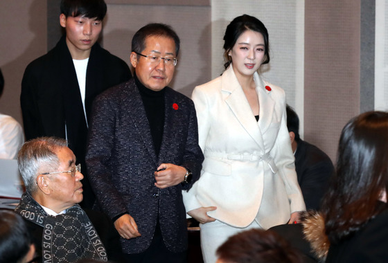 배현진 "이제 와서 신천지 폭로? 노회한 영혼의 비굴한 소리" 홍준표 직격