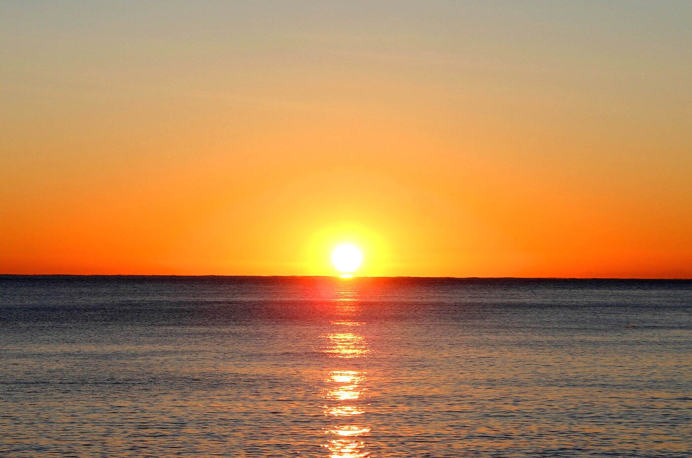 본문 이미지 - 코오롱 씨클라우드에선 해운대에 떠오른 일출을 감상할 수 있다.