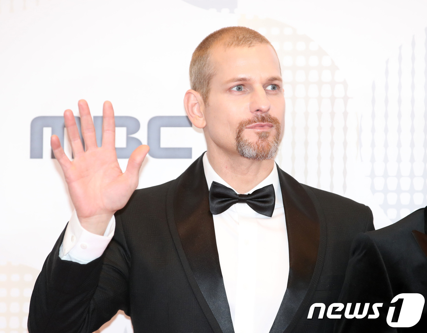 (서울=뉴스1) 권현진 기자 = '진짜 사나이 300' 매튜 다우마가 29일 오후 서울 마포구 상암동 MBC 미디어센터 공개홀에서 열린 ‘2018 MBC 방송연예대상’ 레드카펫 행 …