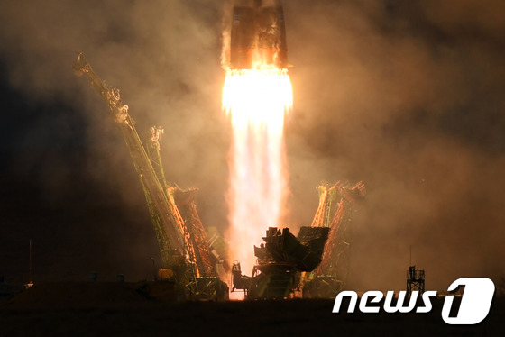 러시아 유인우주선 소유스 MS-11 발사. © AFP=뉴스1