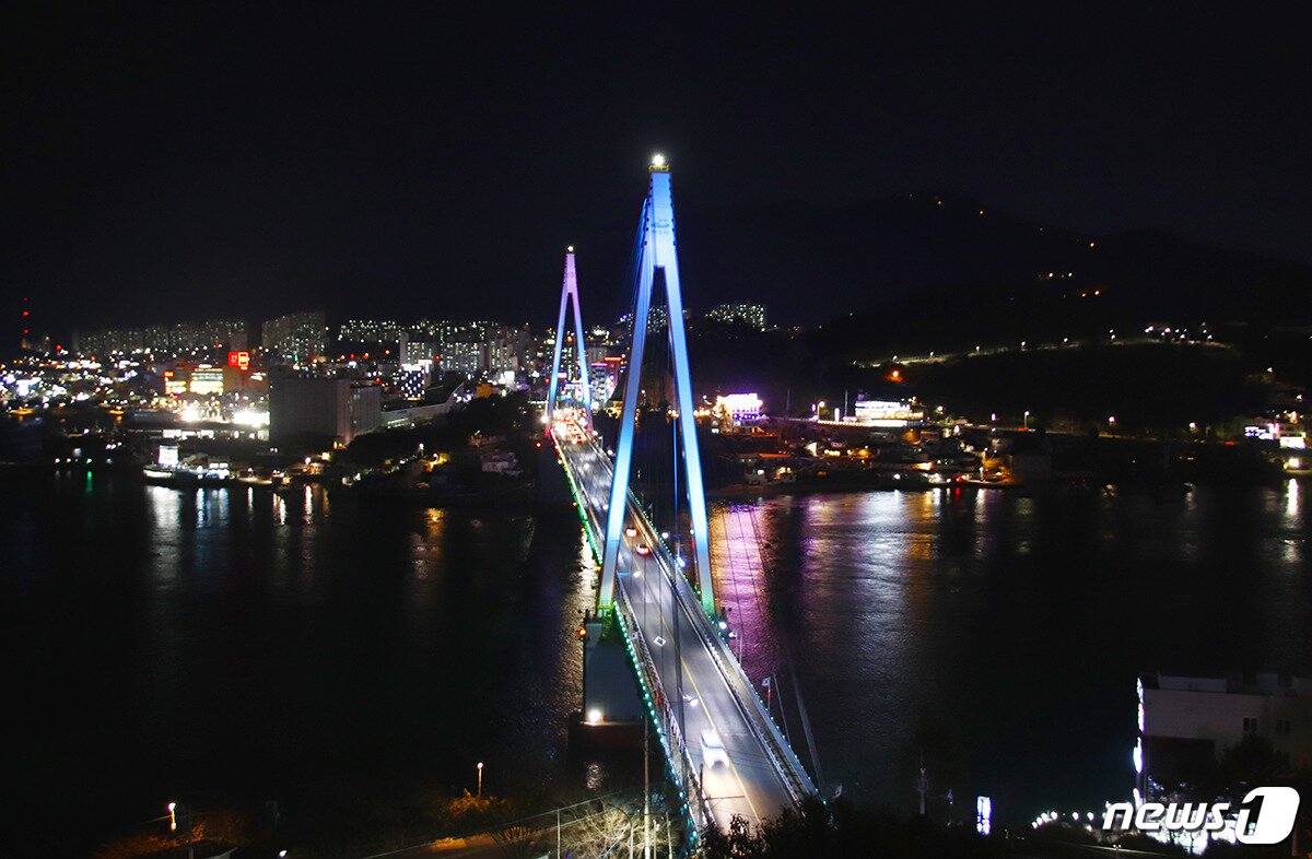 본문 이미지 - 전남 여수 갯가길 밤바다 코스(한국관광공사 제공)/뉴스1 ⓒ News1