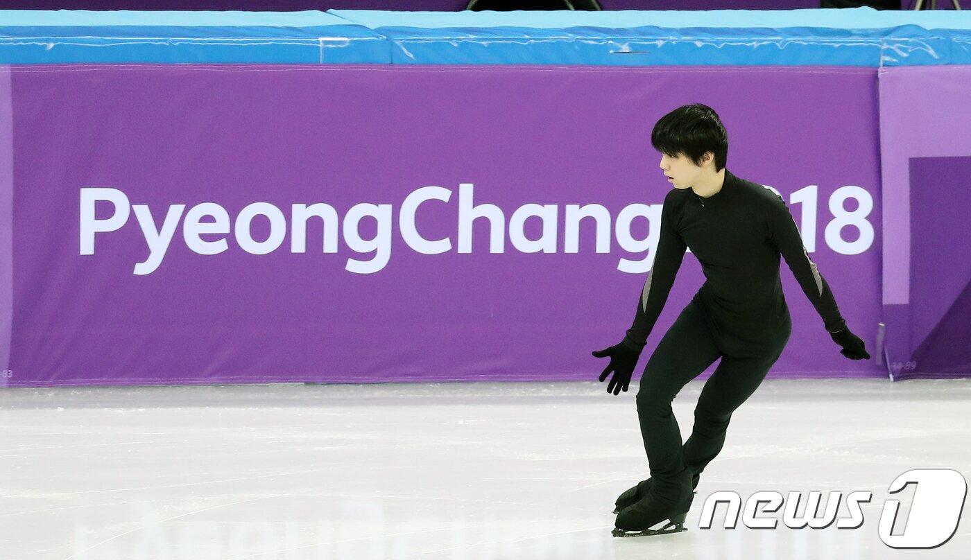 본문 이미지 - 피겨스케이팅 남자 싱글 2연패를 노리는 일본 하뉴 유즈루. 2018.2.13/뉴스1 ⓒ News1 이재명 기자