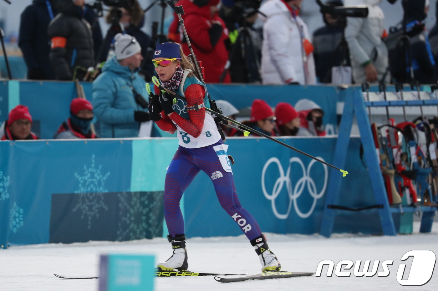 (평창=뉴스1) 유승관 기자 = 대한민국 예카테리나 아바쿠모바 선수가 15일 강원도 평창군 알펜시아바이애슬론센터에서 열린 2018 평창동계올림픽 바이애슬론 여자 15km 개인전에서 …