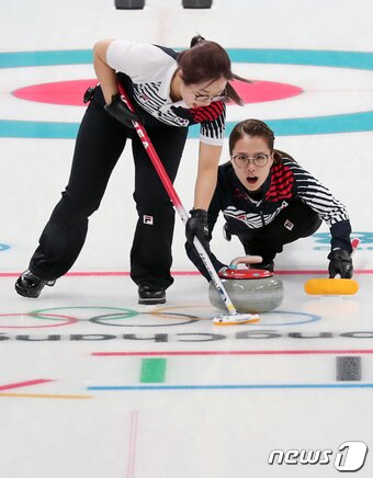 본문 이미지 - 컬링은 독특한 구호로 올림픽 마다 화제를 모으고 있다./뉴스1 DB ⓒ News1 이재명 기자