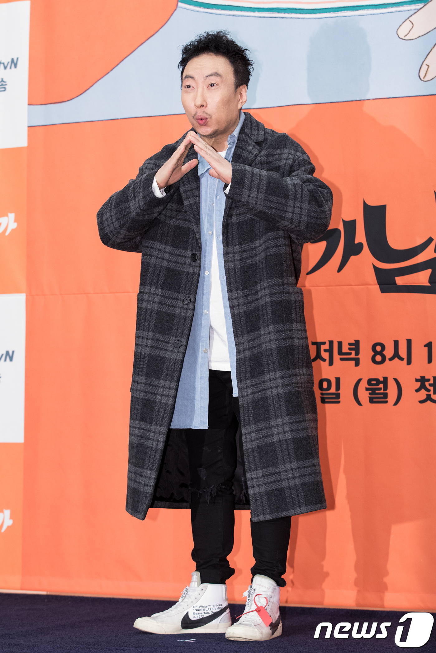 (서울=뉴스1) 강고은 에디터 = 방송인 박명수가 20일 오후 서울 스탠포드 호텔에서 진행된 tvN 새 예능 프로그램 '우리가 남이가' 제작발표회에 참석해 포즈를 취하고 있다. 2 …