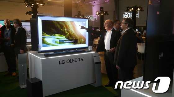 LG전자, ‘올레드 TV’로 세계 프리미엄 시장 잡는다