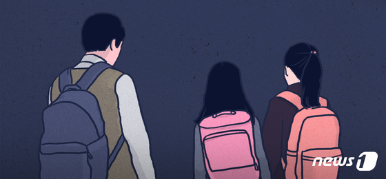 '또래 집단 강간·SNS 공유' 10대 3명에 실형 아닌 "재활"…英 분노