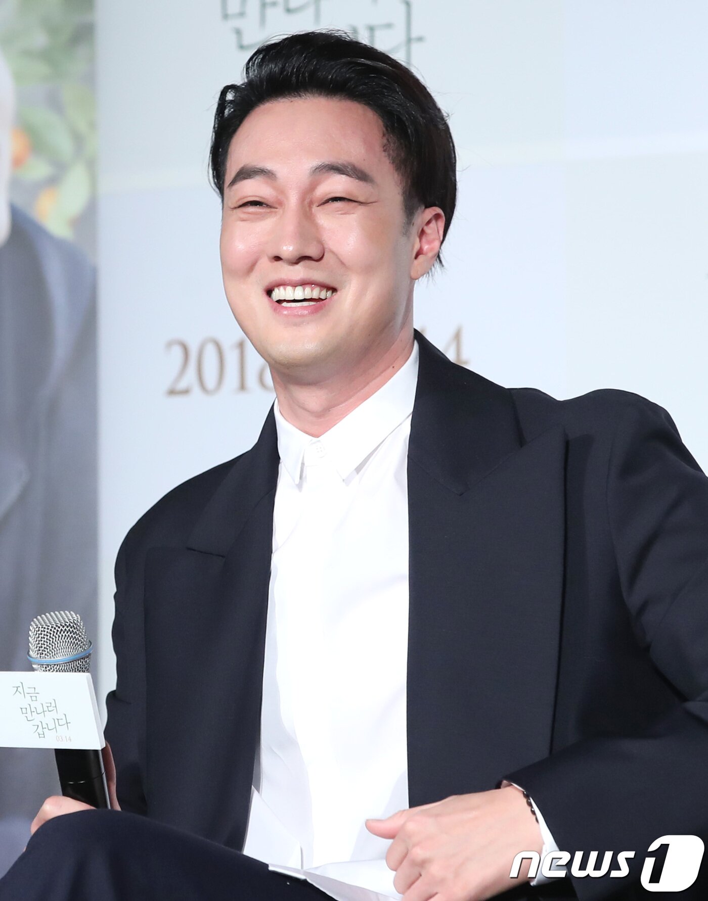 본문 이미지 - 배우 소지섭이 22일 오전 서울 광진구 자양동 롯데시네마 건대입구점에서 열린 영화 ‘지금 만나러 갑니다'(감독 이장훈) 제작보고회에 참석해 환한 미소를 짓고 있다. 2018.2.22./뉴스1 ⓒ News1 권현진 기자