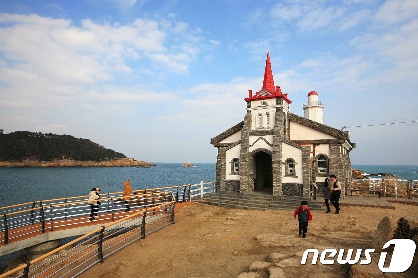 본문 이미지 - 드라마 '드림'의 촬영지인 죽성드림성당. 관광공사 제공