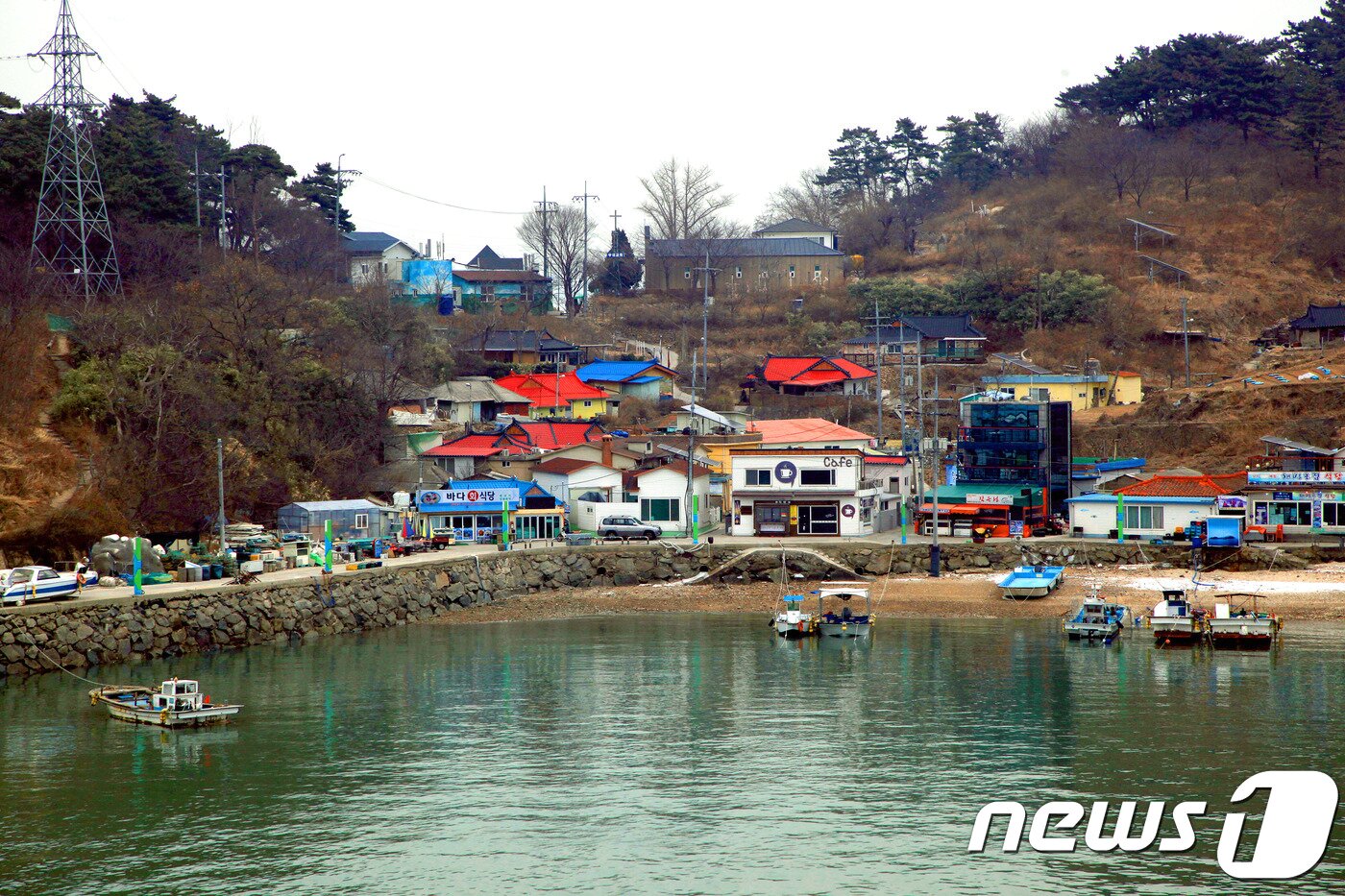 본문 이미지 - 소무의도 인도교를 걷다 바라본 마을 풍경. 관광공사 제공