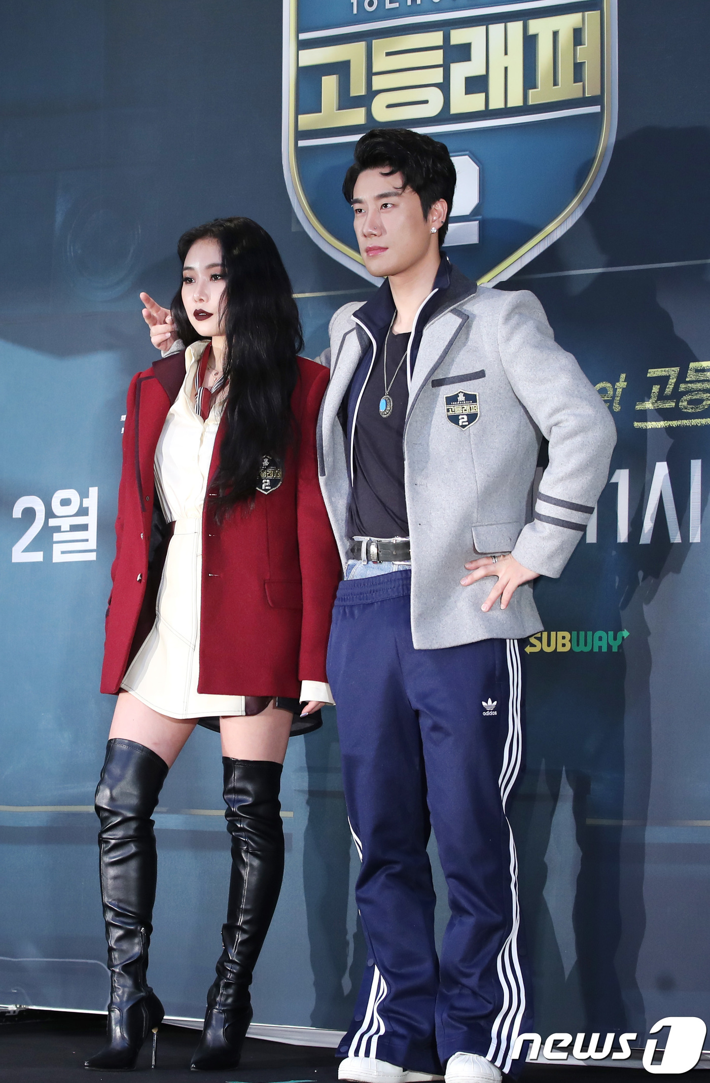 (서울=뉴스1) 권현진 기자 = 래퍼 치타, 산이(오른쪽)가 23일 오전 서울 마포구 상암동 Cje&M에서 열린 Ment `고등래퍼2` 제작발표회에 참석해 포즈를 취하고 있다. 2 …