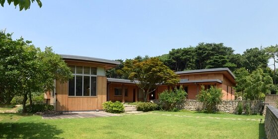 본문 이미지 - 고 노무현 전 대통령 봉하마을 사저 모습. ⓒ News1