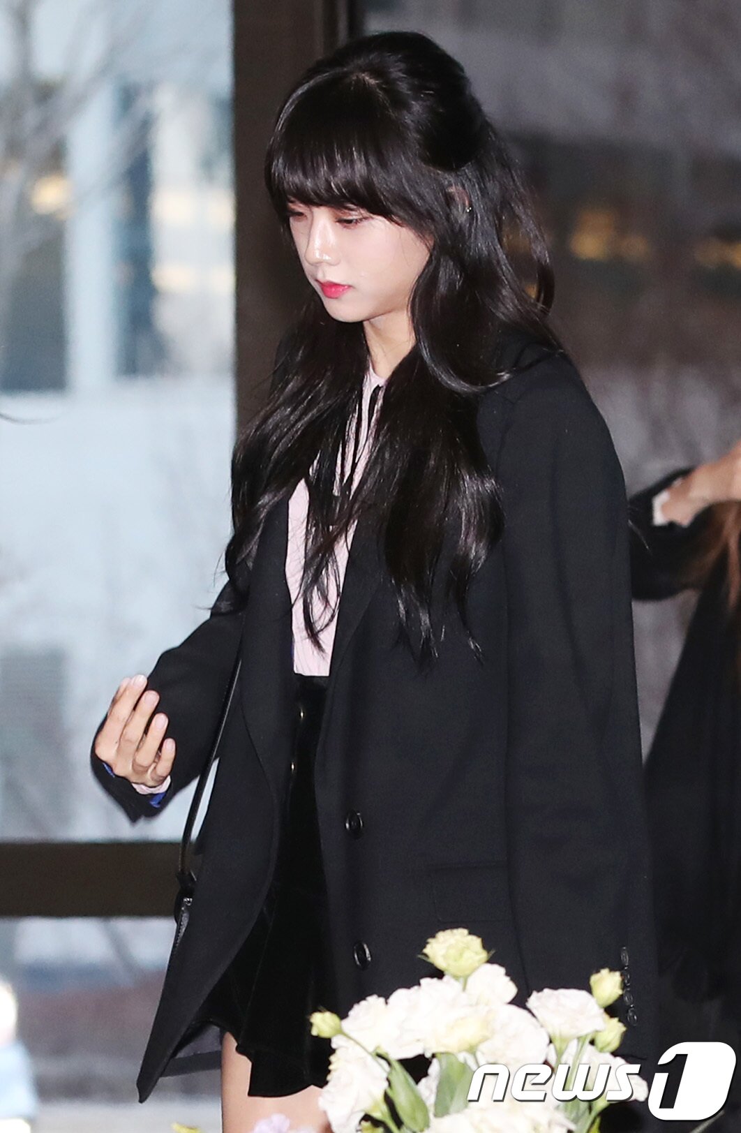 본문 이미지 - 블랙핑크 지수가 3일 오후 인천 영종도 파라다이스호텔에서열린 ‘빅뱅 태양과 민효린’ 결혼식 애프터 파티에 참석하고 있다. 2018.2.3./뉴스1 ⓒ News1 권현진 기자