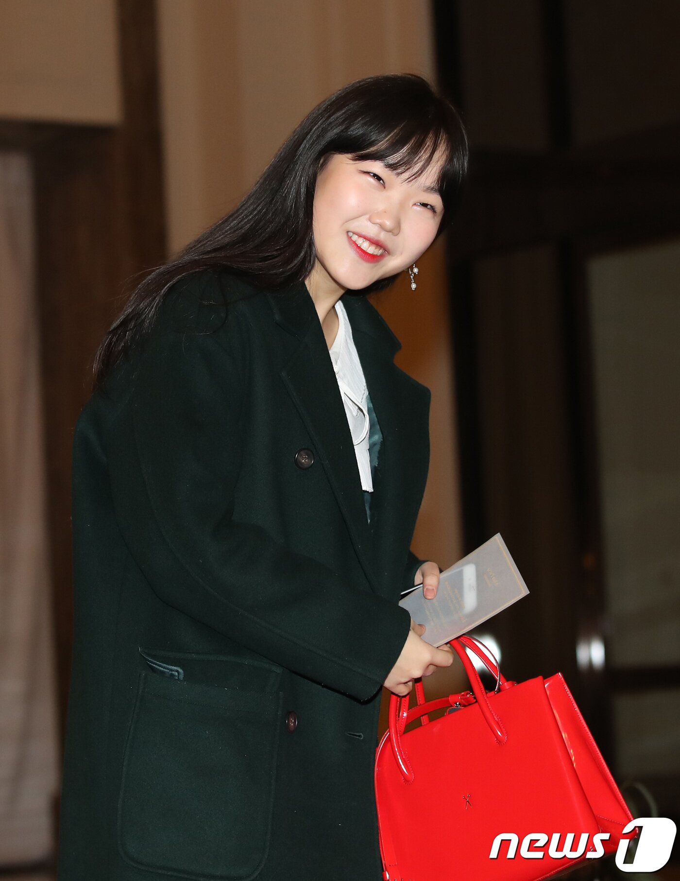 본문 이미지 - 악동뮤지션 이수현이 3일 오후 인천 영종도 파라다이스호텔에서열린 ‘빅뱅 태양과 민효린’ 결혼식 애프터 파티에 참석하고 있다. 2018.2.3./뉴스1 ⓒ News1 권현진 기자