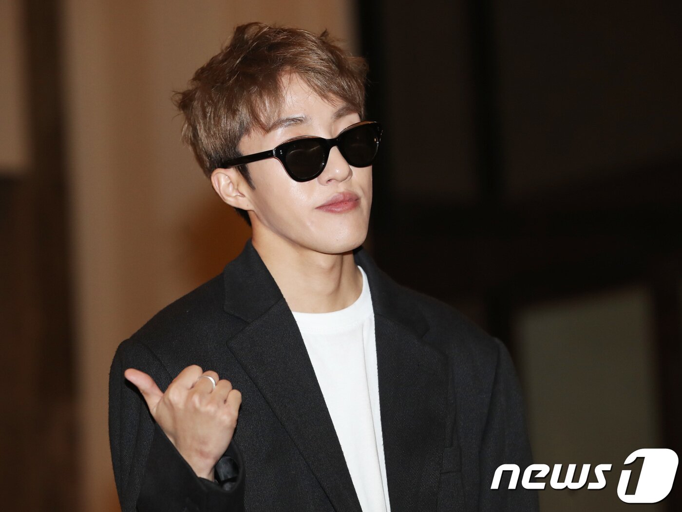 본문 이미지 - 가수 자이언티가 3일 오후 인천 영종도 파라다이스호텔에서열린 ‘빅뱅 태양과 민효린’ 결혼식 애프터 파티에 참석하고 있다. 2018.2.3./뉴스1 ⓒ News1 권현진 기자