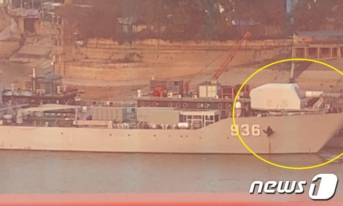 본문 이미지 - 중국군 대형 상륙함에 장착된 레일건 추정 함포. (웨이보 갈무리) ⓒ News1