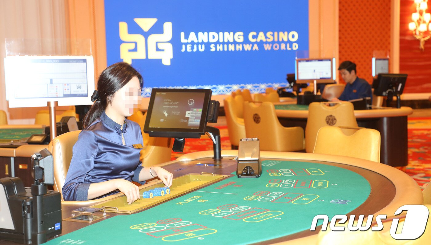 본문 이미지 - 제주시 안덕면 제주신화월드에 조성되고 있는 랜딩 카지노.2018.2.9/뉴스1 ⓒ News1